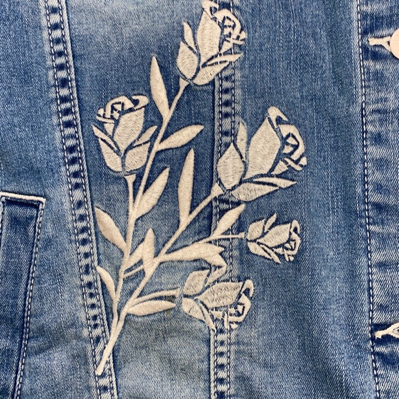 LuLaRoe Jaxon Embroidered Roses on Denim Jacket EUC 3XL - Picture 3 of 7